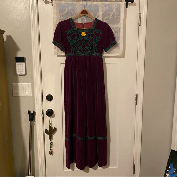 Vintage Beverly Paige velvet maxi embroidered cottage core dress shirt sleeve - Picture 6 of 16